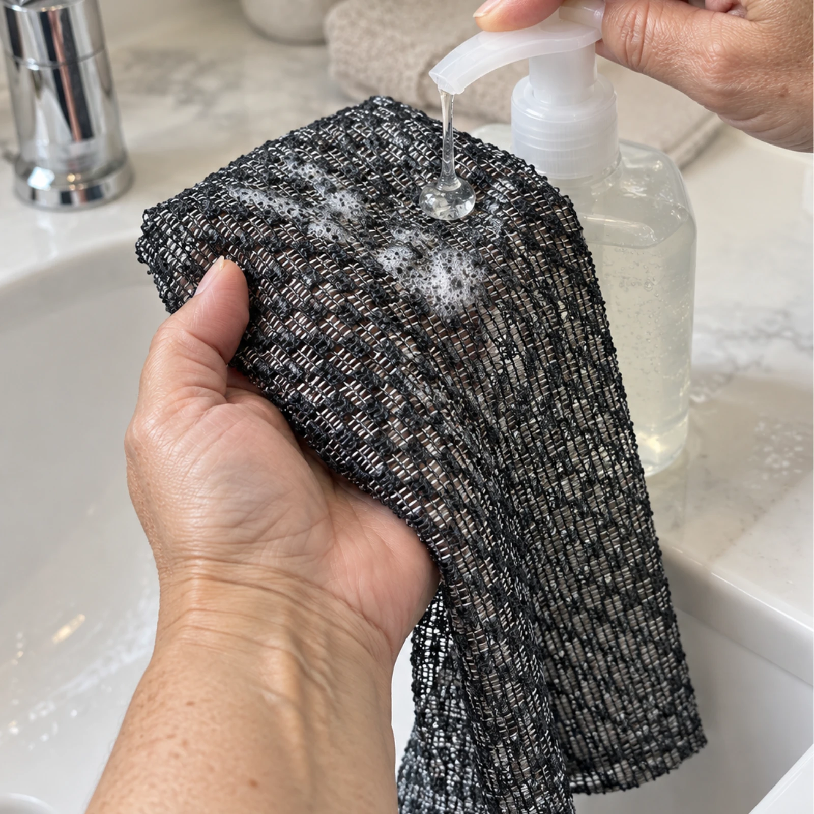 Nakładanie żelu do mycia na mokry Kōji Face Towel